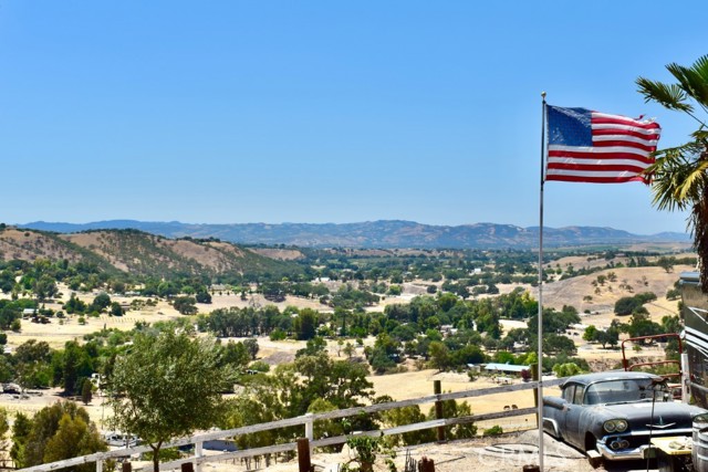 1924 Surrey Way, Paso Robles CA: https://media.crmls.org/medias/7b9d2183-38f9-44e0-9899-3bea070e04ab.jpg