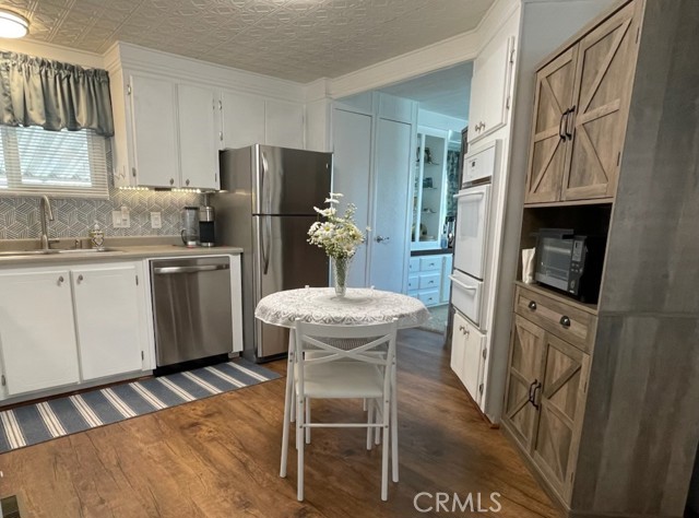 Detail Gallery Image 10 of 29 For 26076 Butterfly Palm Dr, Homeland,  CA 92548 - 2 Beds | 2 Baths