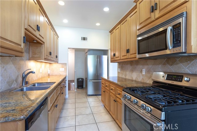 Detail Gallery Image 16 of 25 For 958 Palo Verde Ave, Long Beach,  CA 90815 - 3 Beds | 2/1 Baths