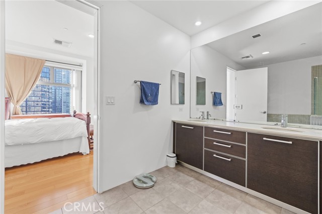 Detail Gallery Image 11 of 23 For 801 S Grand #1611,  Los Angeles,  CA 90017 - 2 Beds | 2 Baths