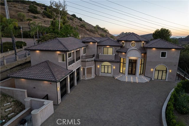 Detail Gallery Image 4 of 7 For 10521 Mary Bell Ave, Shadow Hills,  CA 91040 - 5 Beds | 5/1 Baths