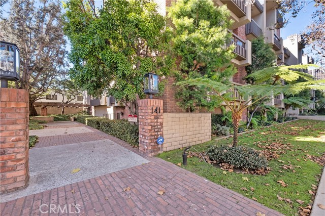 Detail Gallery Image 32 of 40 For 141 S Linden Dr #203,  Beverly Hills,  CA 90212 - 2 Beds | 2 Baths