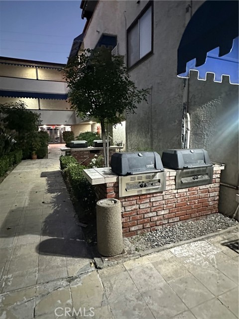 Detail Gallery Image 13 of 14 For 18530 Hatteras St #212,  Tarzana,  CA 91356 - 2 Beds | 2 Baths