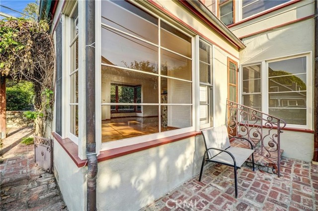 Detail Gallery Image 5 of 24 For 2007 Glenneyre St, Laguna Beach,  CA 92651 - 2 Beds | 2 Baths