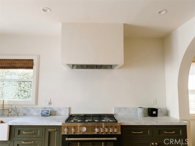 2932 Edgehill photo 15