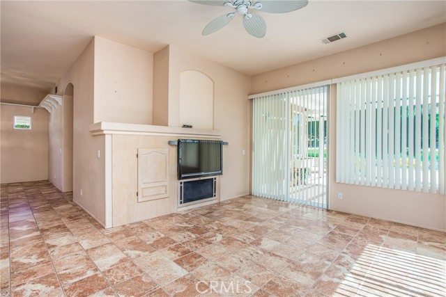 Detail Gallery Image 6 of 38 For 588 Twin Hills Dr, Banning,  CA 92220 - 3 Beds | 2/1 Baths
