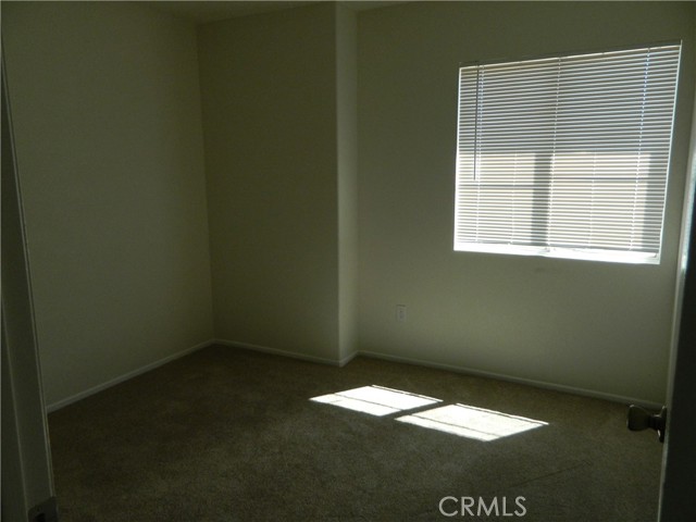 Detail Gallery Image 12 of 18 For 32945 Serena Way, Lake Elsinore,  CA 92530 - 5 Beds | 3 Baths