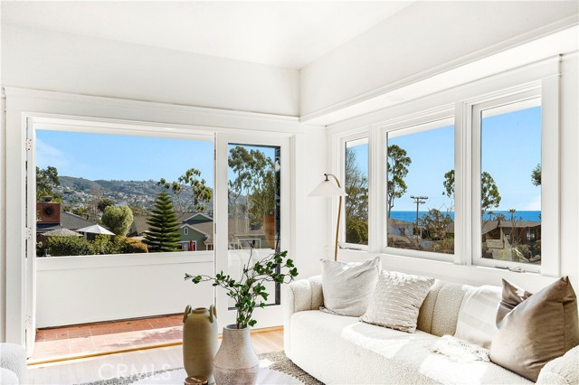 432 Holly Street, Laguna Beach CA: https://media.crmls.org/medias/7ba24764-9cfa-4547-8f36-18b35ed177f2.jpg
