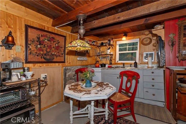 Detail Gallery Image 4 of 33 For 23270 Brookside, Crestline,  CA 92325 - 1 Beds | 1 Baths