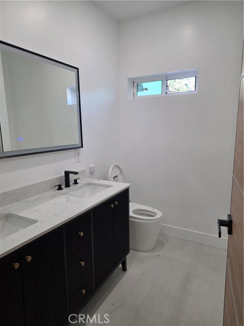 Detail Gallery Image 12 of 14 For 254 W Santa Anita, Burbank,  CA 91502 - 3 Beds | 3 Baths