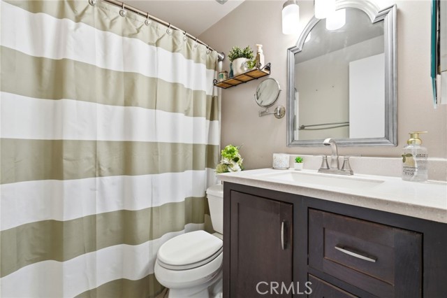 Detail Gallery Image 24 of 41 For 23943 via Flamenco, Valencia,  CA 91355 - 5 Beds | 3 Baths