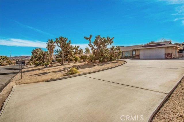 Detail Gallery Image 4 of 58 For 56833 Hidden Gold Dr, Yucca Valley,  CA 92284 - 3 Beds | 2 Baths