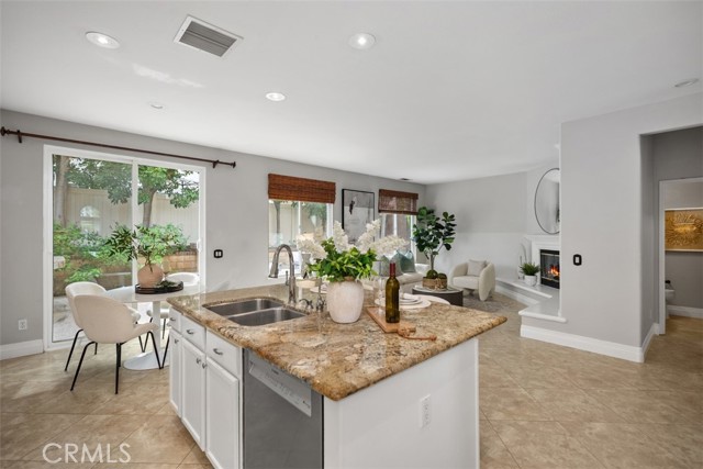 25 Hollyhock Lane, Mission Viejo CA: https://media.crmls.org/medias/7ba60c3d-0a67-46ba-b11e-37c1302f6bee.jpg