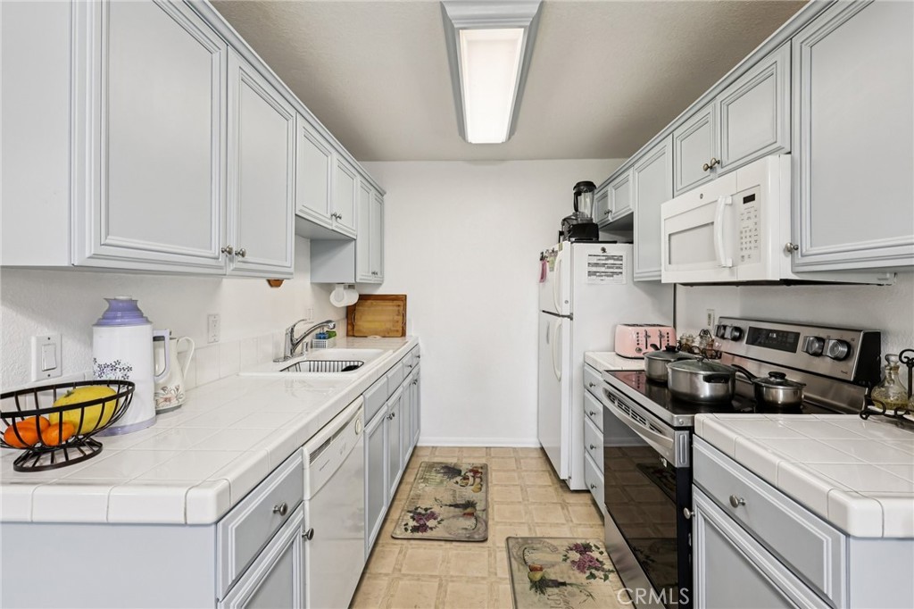 2094 Grand Ave - photo 8