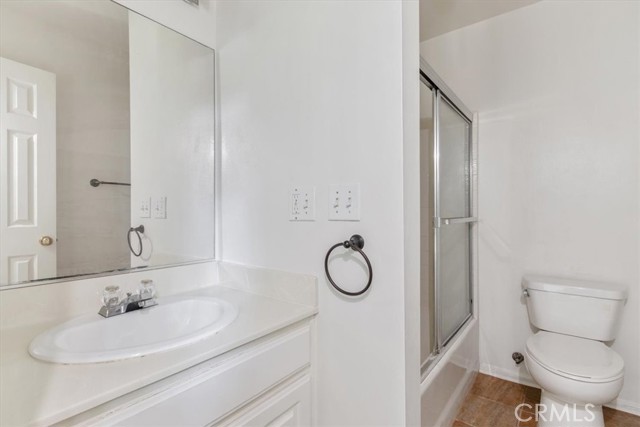 Detail Gallery Image 17 of 21 For 18640 Collins St #220,  Tarzana,  CA 91356 - 2 Beds | 2 Baths