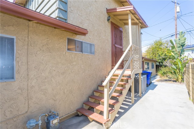 Stair case to second story