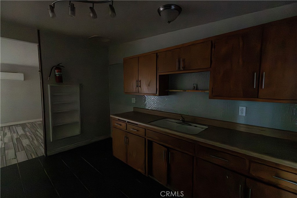 https://media.crmls.org/medias/7ba74dee-fde4-4a64-95aa-7f09ea82d90d.jpg?preset=X-Large