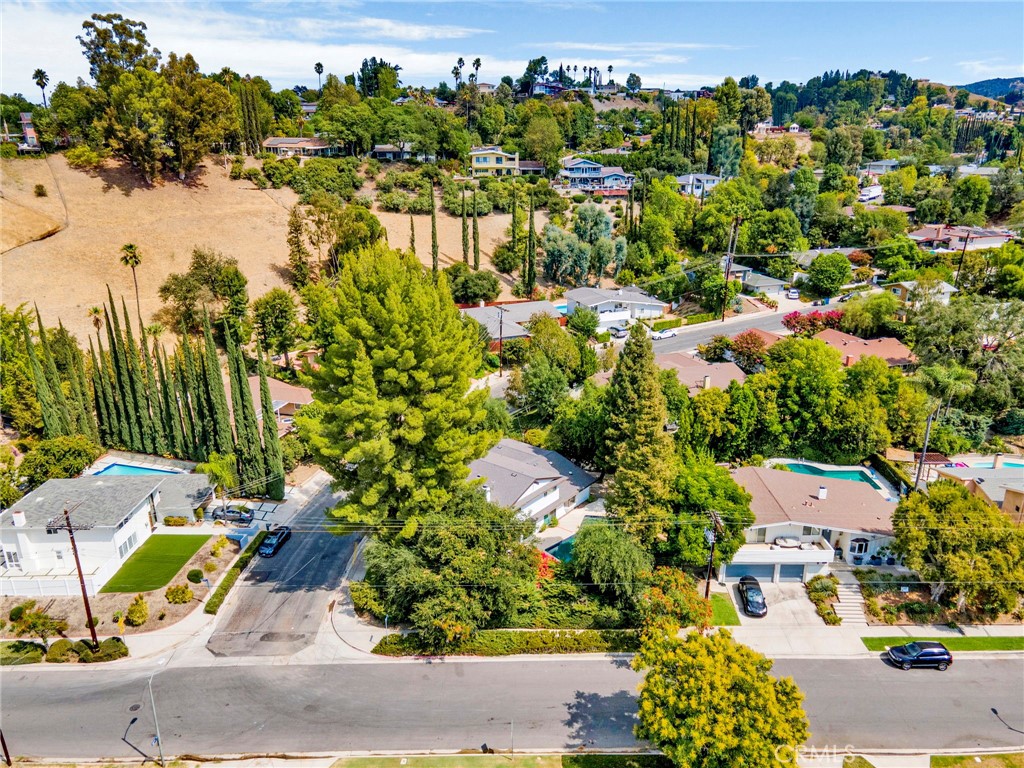https://media.crmls.org/medias/7ba79d49-584d-4e4d-a8f3-583a69a9affd.jpg?preset=X-Large
