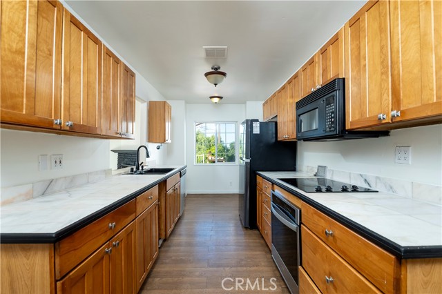 10161 Foothill Boulevard, Sylmar CA: https://media.crmls.org/medias/7baa461a-dad9-4bac-9035-12489d0a5f05.jpg