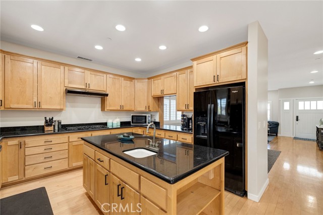 Detail Gallery Image 12 of 56 For 1219 S Irena, Redondo Beach,  CA 90277 - 5 Beds | 5 Baths