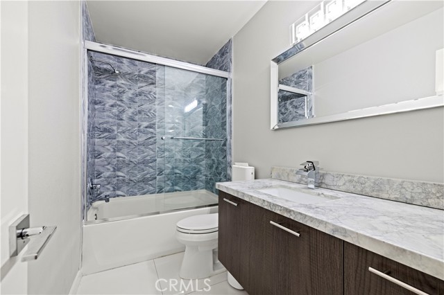 9778 Via Roma, Burbank CA: https://media.crmls.org/medias/7bac384d-560f-43aa-b338-09b16c55c774.jpg