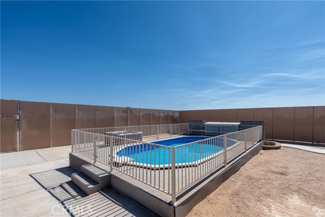 10124 Mesa Road, Victorville CA: https://media.crmls.org/medias/7bacb835-953a-4b34-a422-c161649f3986.jpg