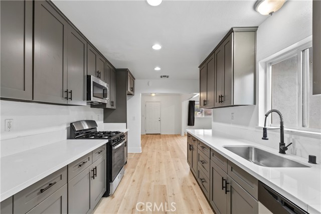 Front Image Thumbnail for CRHD25256840