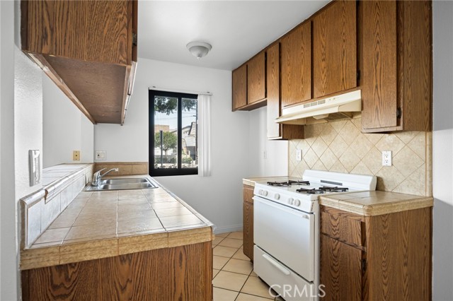 16226 Vanowen Street, Van Nuys CA: https://media.crmls.org/medias/7badb4f3-45f1-4c15-bcf3-4406cc8c39f2.jpg