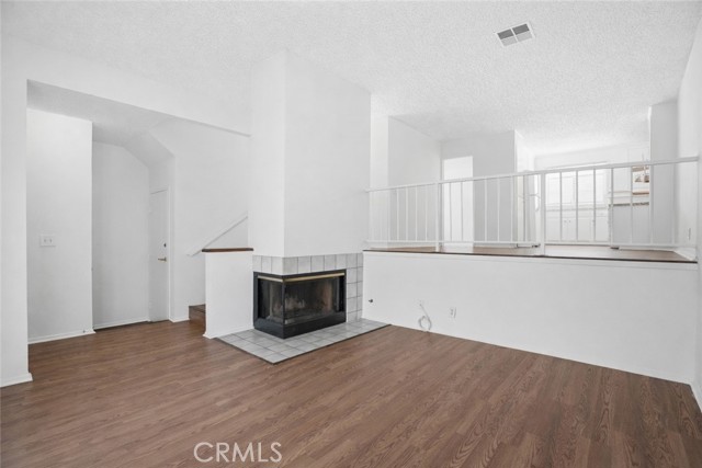 Detail Gallery Image 2 of 21 For 27657 Ironstone Dr #1,  Canyon Country,  CA 91387 - 3 Beds | 3 Baths