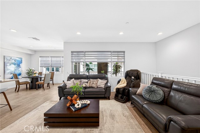 Detail Gallery Image 3 of 31 For 404 Echo Blue, Lake Forest,  CA 92610 - 3 Beds | 2/2 Baths