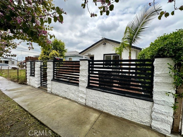 Detail Gallery Image 2 of 18 For 10621 Kalmia St, Los Angeles,  CA 90002 - 4 Beds | 2 Baths