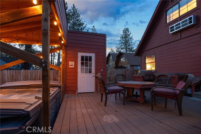 Detail Gallery Image 4 of 34 For 211 W Sherwood Bld, Big Bear City,  CA 92314 - 3 Beds | 2 Baths