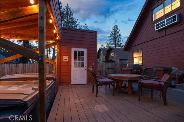 Detail Gallery Image 4 of 34 For 211 W Sherwood Bld, Big Bear City,  CA 92314 - 3 Beds | 2 Baths