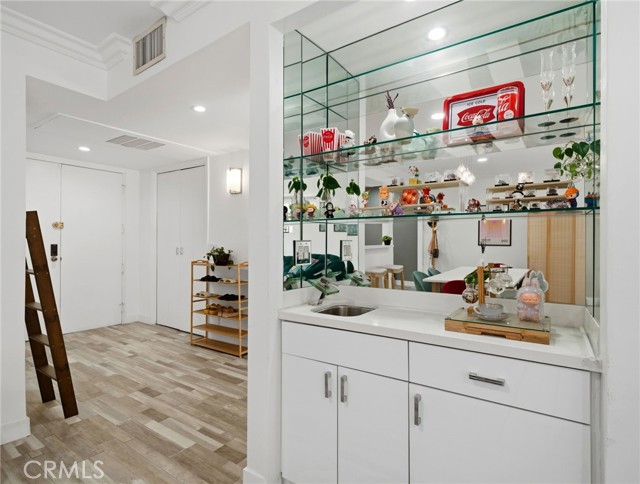 Detail Gallery Image 10 of 36 For 1277 S S Beverly Glen Blvd #107, Los Angeles,  CA 90024 - 2 Beds | 2 Baths