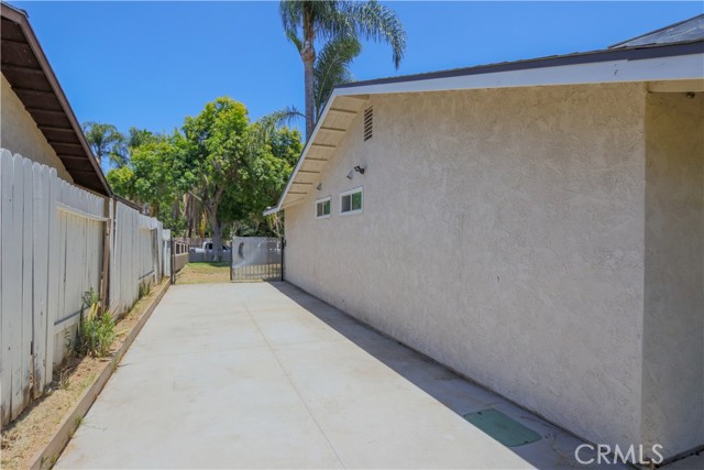 8358 Verbena Drive, Riverside CA: https://media.crmls.org/medias/7bb077ea-de2c-4b84-9382-e04c5b993110.jpg