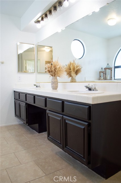 15068 Christina Court, Lake Elsinore CA: https://media.crmls.org/medias/7bb0a6b6-7cf4-4747-87a0-14d1690d1601.jpg
