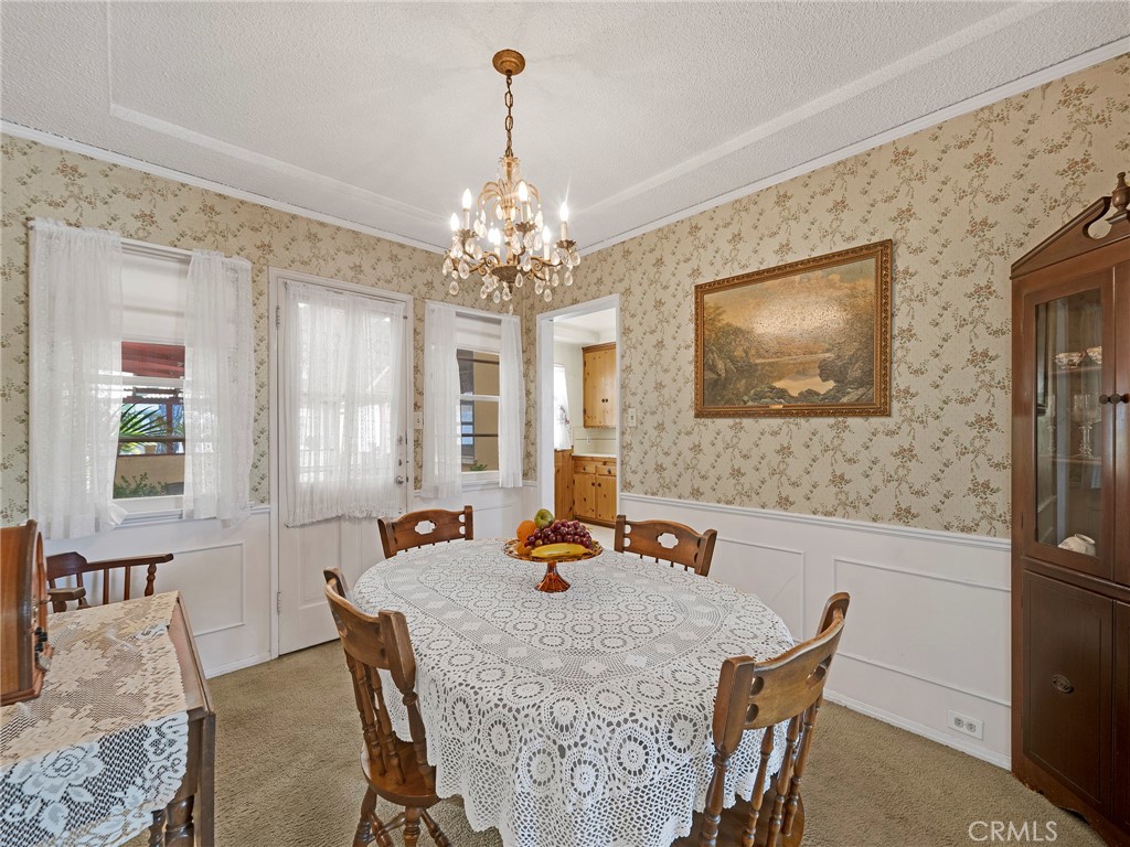 https://media.crmls.org/medias/7bb0ab4d-4e20-454f-b503-00c01450a109.jpg?preset=X-Large
