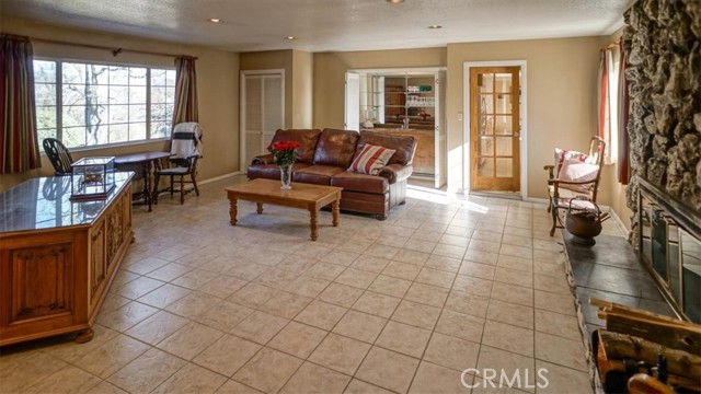 Detail Gallery Image 8 of 20 For 29450 Stallion Springs Dr, Tehachapi,  CA 93561 - 3 Beds | 2/1 Baths