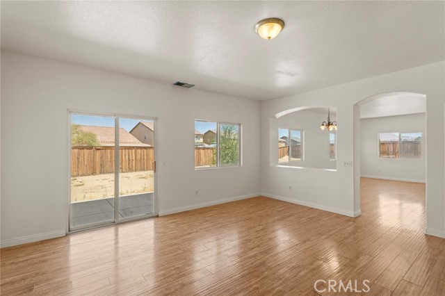 15240 Sapphire Court, Victorville CA: https://media.crmls.org/medias/7bb1caed-5002-4222-9aca-59415a12d4ea.jpg