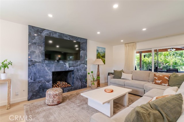 Detail Gallery Image 8 of 51 For 19707 Green Mountain Dr, Newhall,  CA 91321 - 4 Beds | 3 Baths