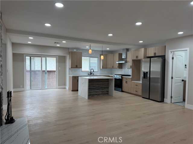 Detail Gallery Image 3 of 24 For 4609 Highgrove Ave, Torrance,  CA 90505 - 8 Beds | 3/2 Baths
