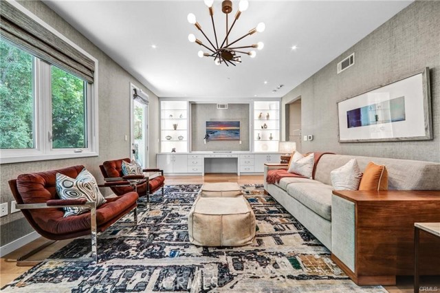 Detail Gallery Image 31 of 43 For 935 Hillcrest, Pasadena,  CA 91106 - 6 Beds | 7/1 Baths