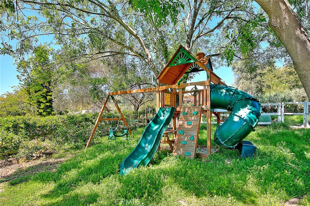 https://media.crmls.org/medias/7bb306b9-2657-45e0-939e-8b11e96e8dcd.jpg?preset=X-Large