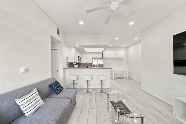 10943 Laurel Canyon Boulevard, B9 photo 8
