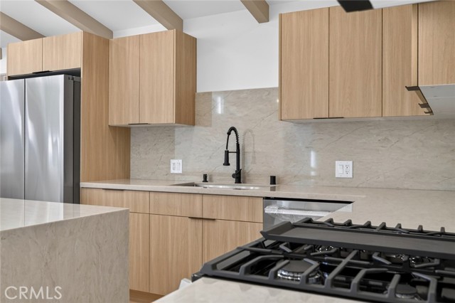 16445 Kingsbury photo 23