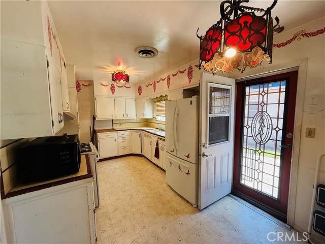 Detail Gallery Image 7 of 25 For 892 Valencia Dr, Colton,  CA 92324 - 3 Beds | 1 Baths