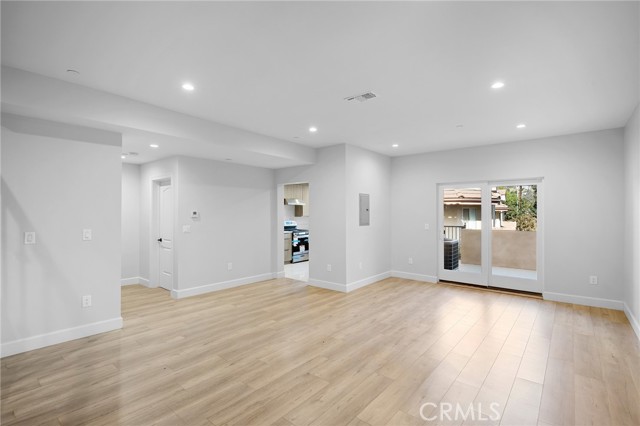 Detail Gallery Image 9 of 36 For 357 Harvey Dr #103,  Glendale,  CA 91206 - 3 Beds | 2/1 Baths