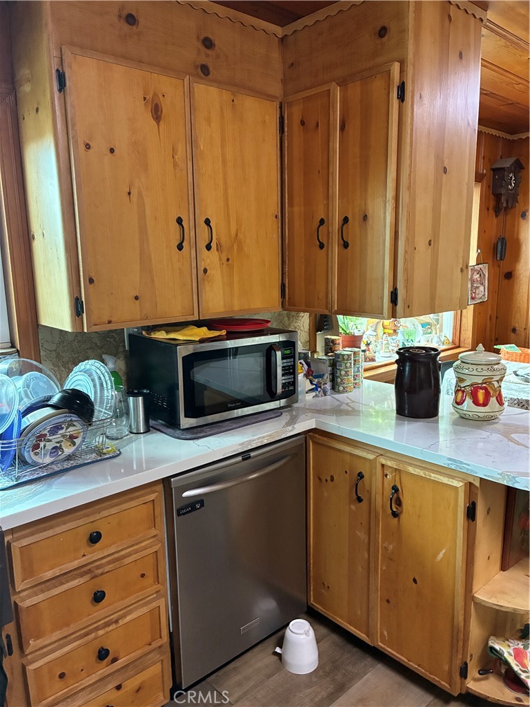 https://media.crmls.org/medias/7bb53d3b-558e-4336-8cdc-7bcedd3149ab.jpg?preset=X-Large