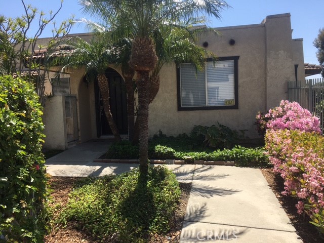 5751 Laguna WAY