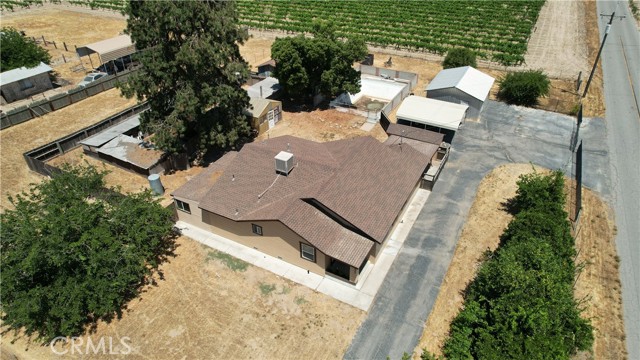 1492 W Sumner Avenue, Fresno CA: https://media.crmls.org/medias/7bb5d2f7-62cf-42e0-851d-74fd02fc4dda.jpg